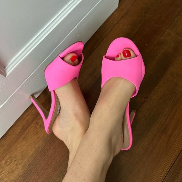 Steve Madden Hot Pink Slip On Heels - Picture 2 of 5